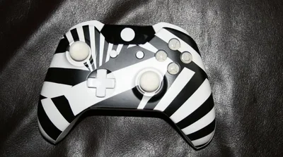Microsoft Xbox One "Zebra" Prototype Controller