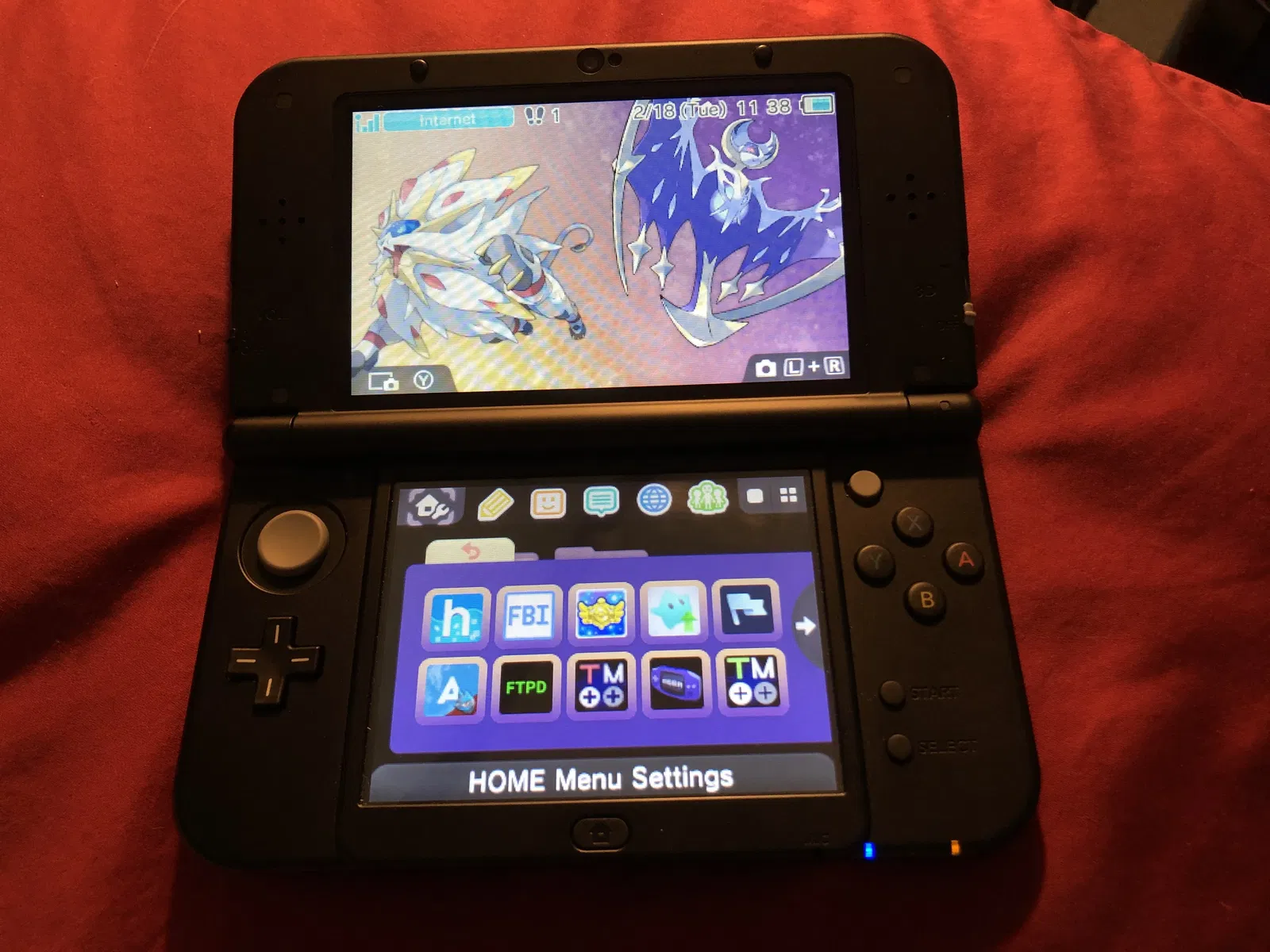 Nintendo 3DS XL Pokemon Sun & Moon Solgaleo Lunala BLACK