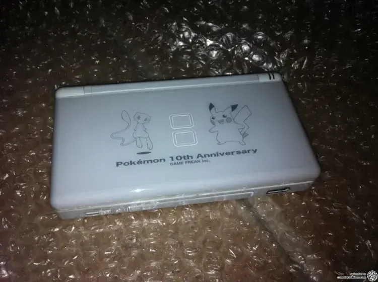 Consolevariations - Nintendo DS Lite Pokemon 10th Anniversary