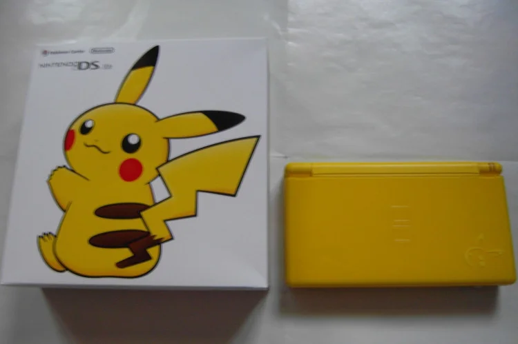  Nintendo DS Lite Pokémon Center Pikachu Console