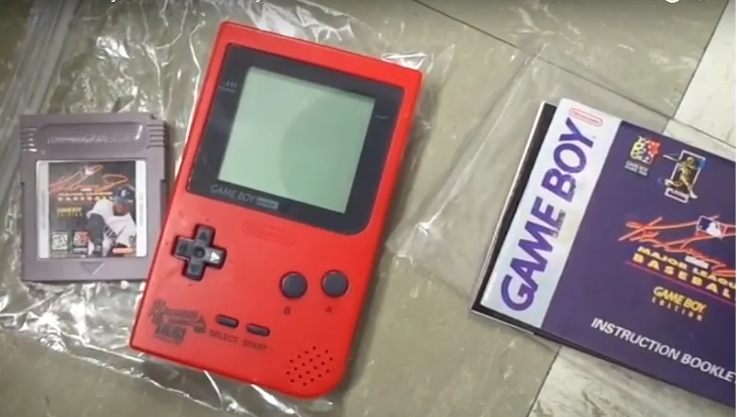  Nintendo Game Boy Pocket Braves TBS Console