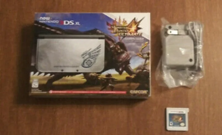  New Nintendo 3DS XL Monster Hunter 4 Ultimate Console [NA]