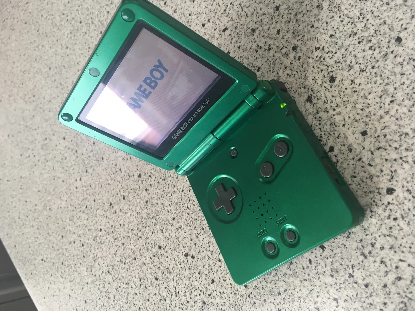 GBA   SP パールグリーン 限定カラー  &amp;ポケットモンスターエメラルド Amazon.co.jp: ゲームボーイアドバンスSP パールグリーン
