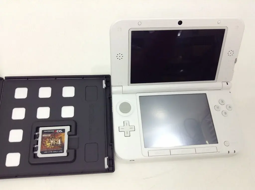 3ds ホワイト＋ソフト4タイトル Amazon.com: New Nintendo 3DS White : Video Games
