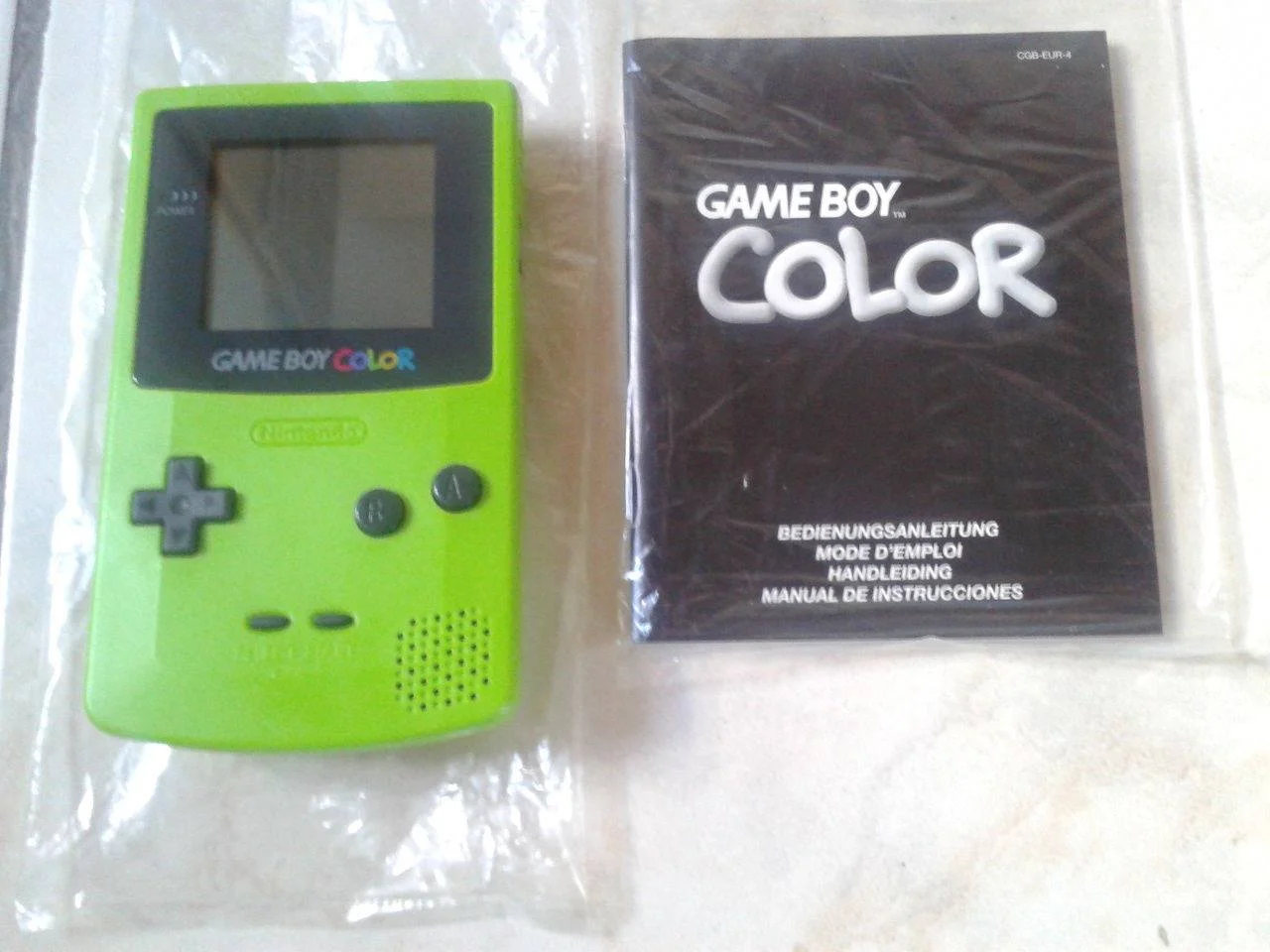 Gameboy Color Lime Green before sunfade