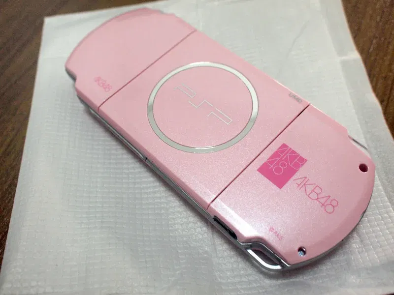 The pink PSP that costs 650 US Dollars in Japan Consolevariations